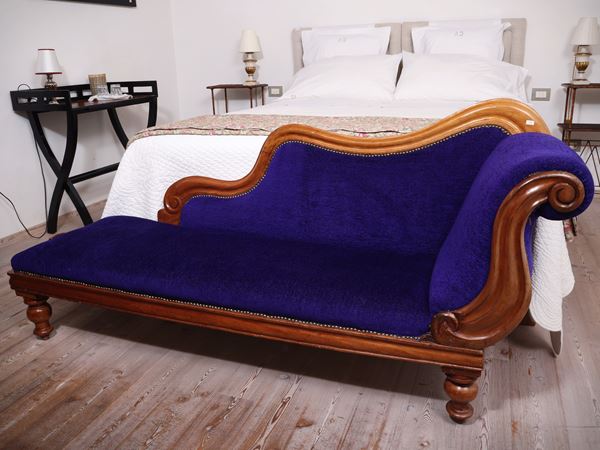 Agrippina in walnut