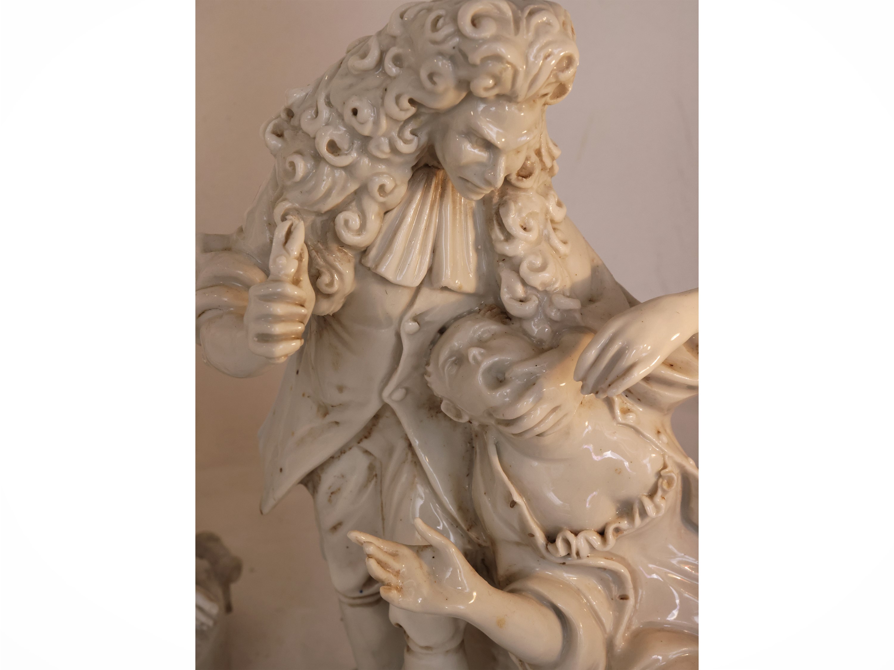 Gruppi decorativi, due soggetti in biscuit e porcellana, fine XIX–inizio XX secolo