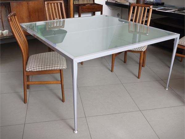 Dining table in satin glass and metal