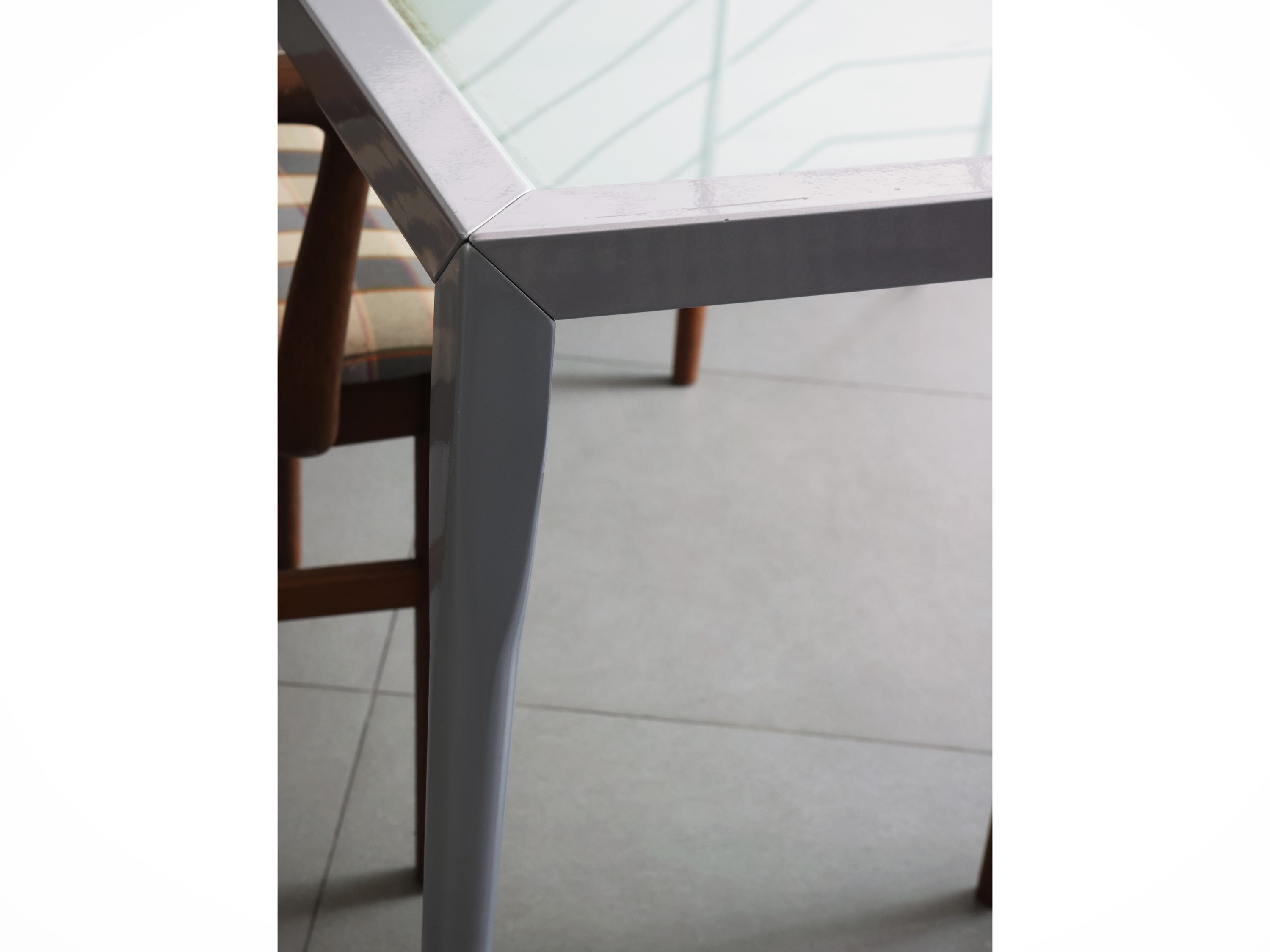Tavolo da Pranzo in Vetro Satinato e Metallo
