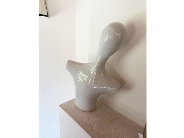 Scultura moderna in ceramica bianca  - Asta La casa moderna - Maison Bibelot - Casa d'Aste Firenze - Milano
