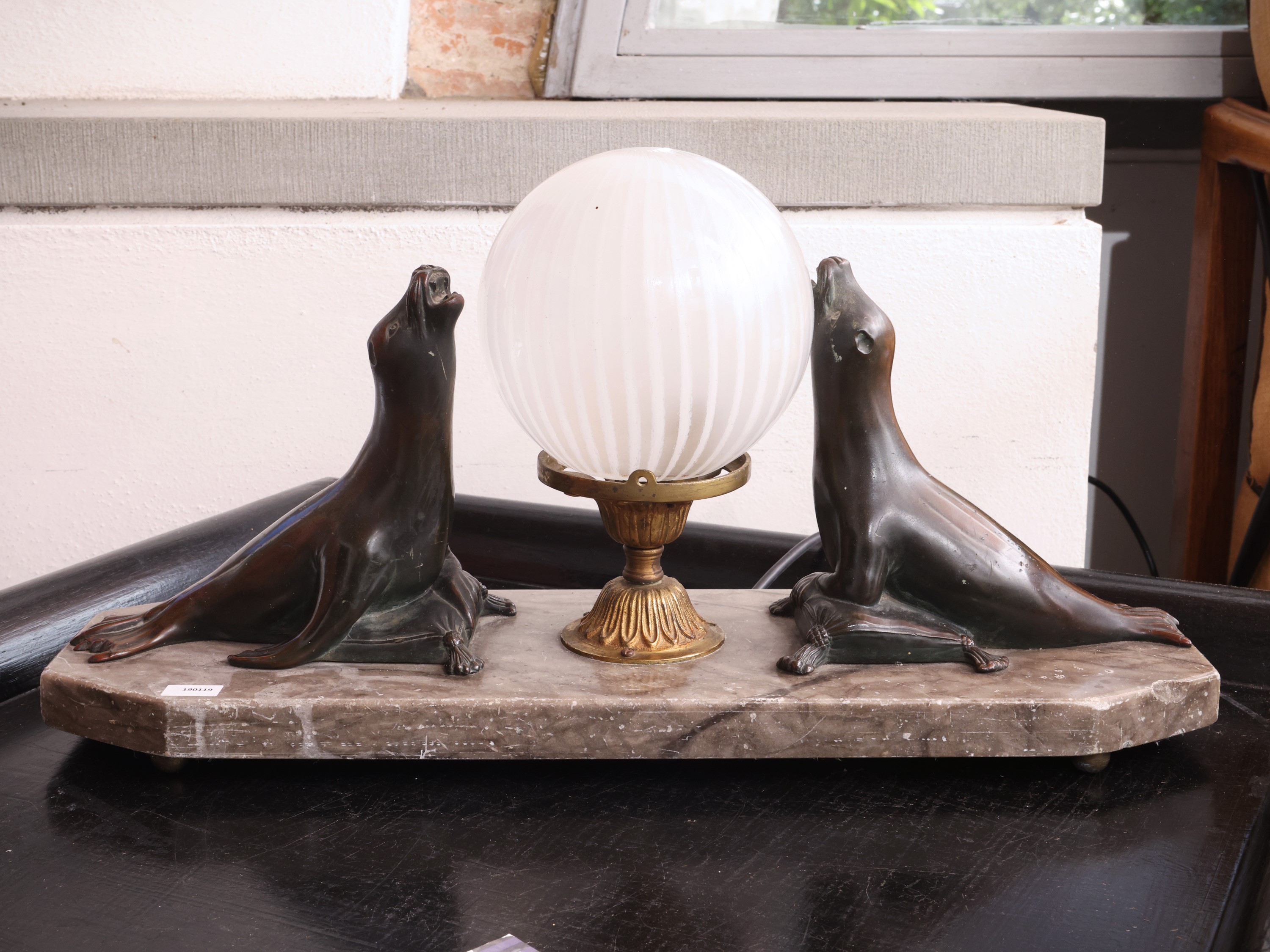Lume da tavolo Art Déco, antimonio patinato con base in marmo