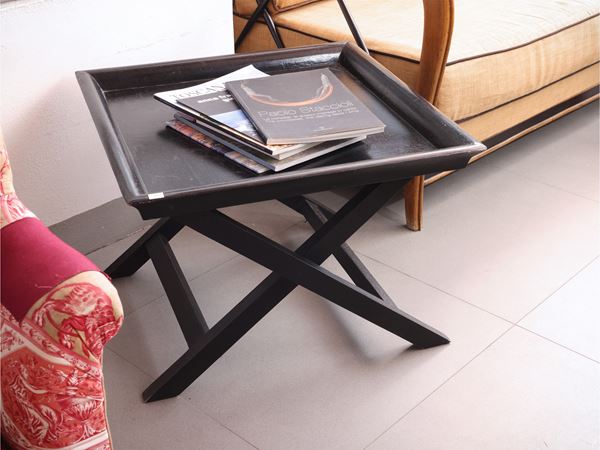 Tray table in black lacquered wood