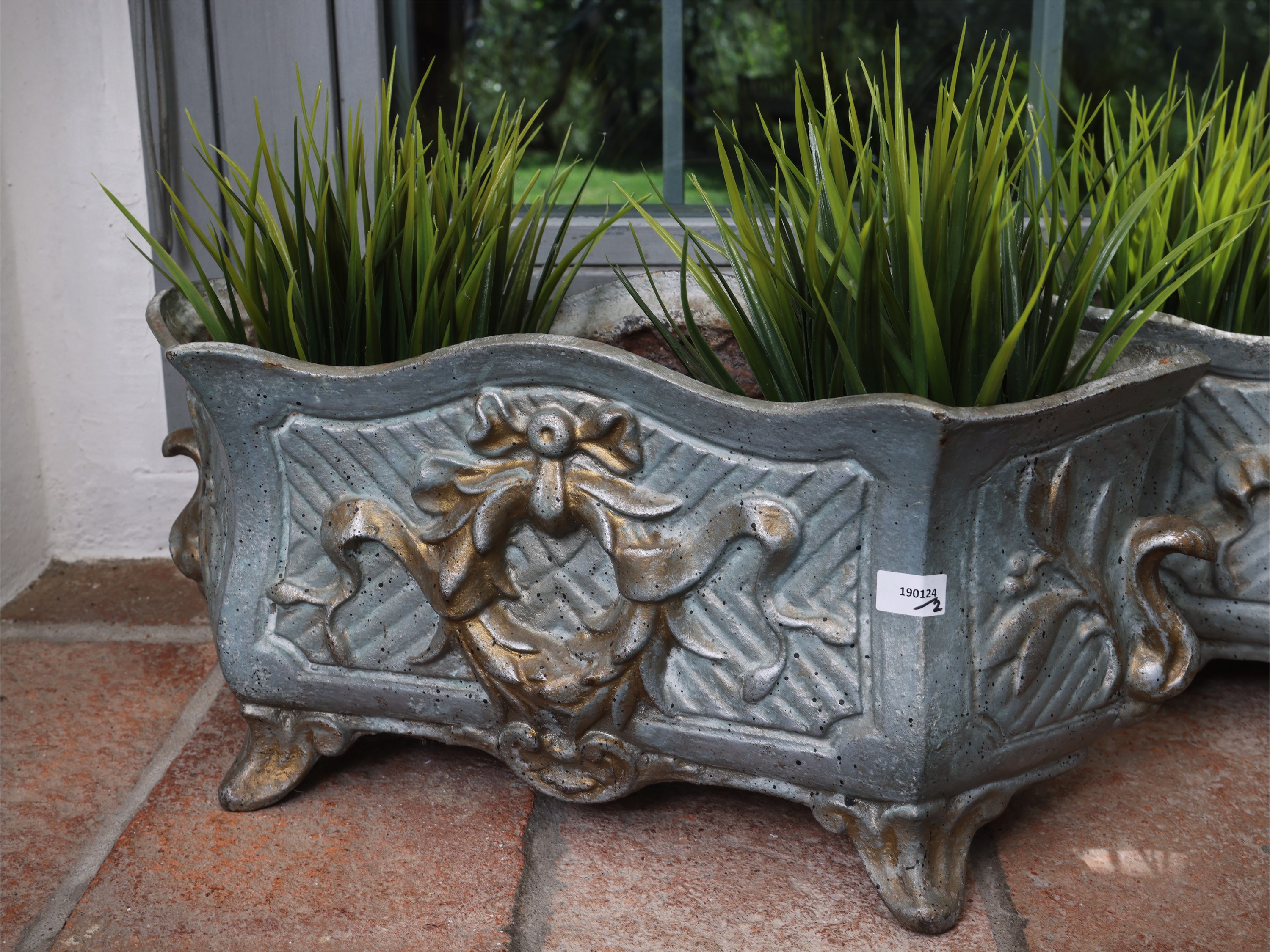 Francia, Coppia di cachepot in ghisa dipinta, gusto Art Nouveau