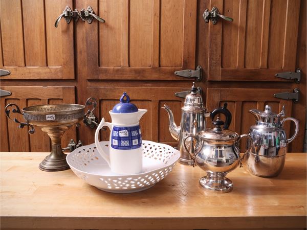 Miscellaneous table accessories