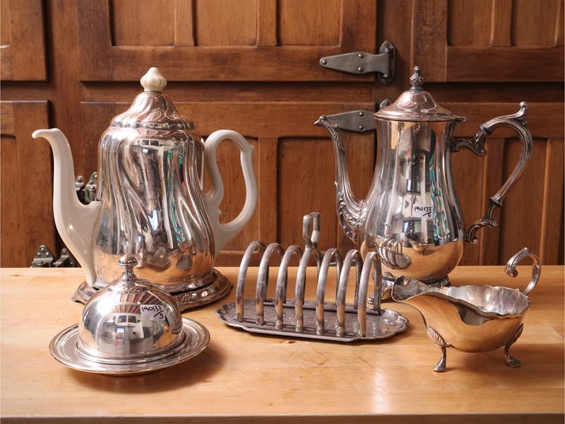 Set da brunch, metallo argentato, con accessori per servizio (burriera, portatoast, salsiera e ca...