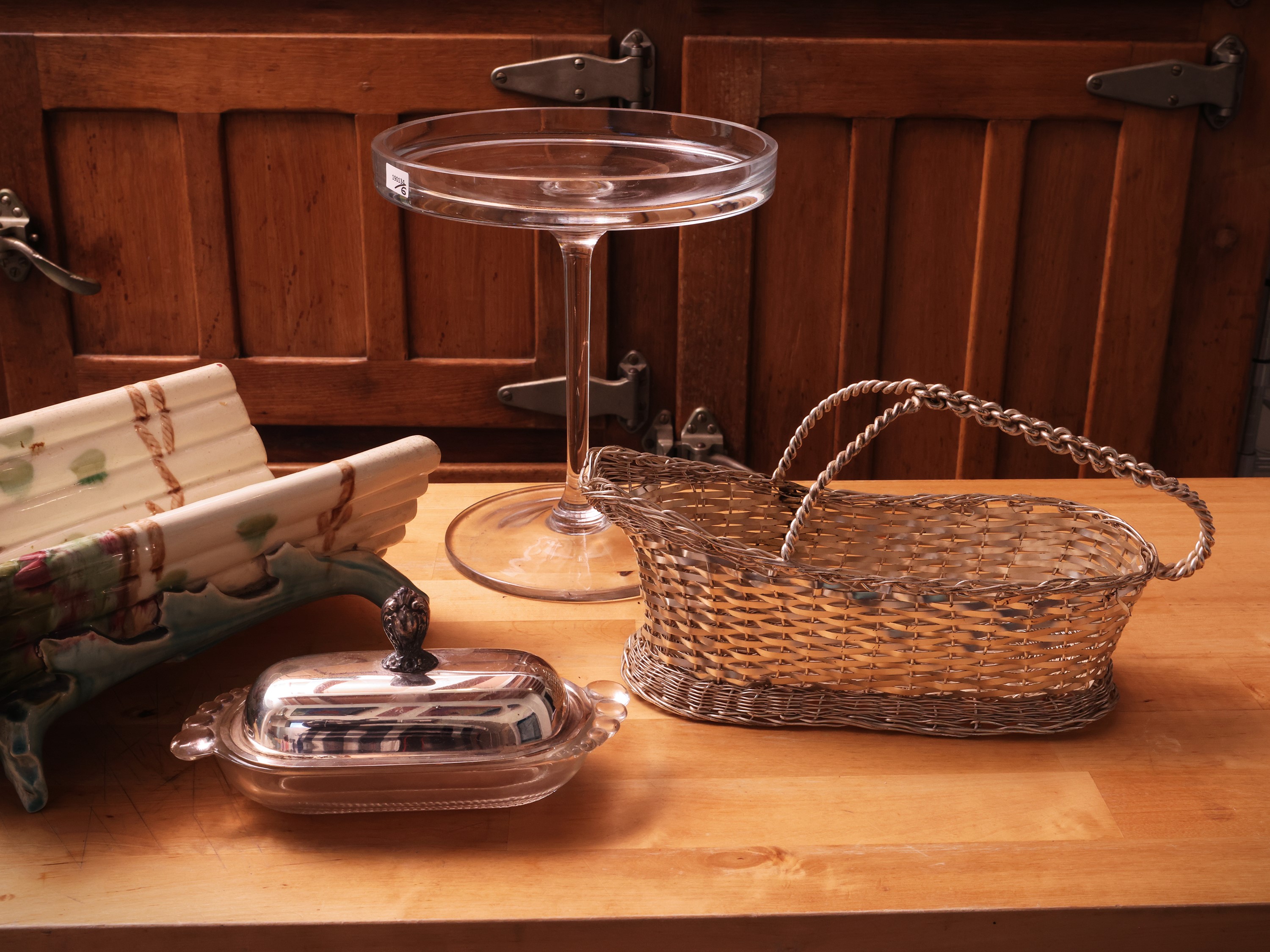 Set da tavola, accessori in vetro e ceramica smaltata