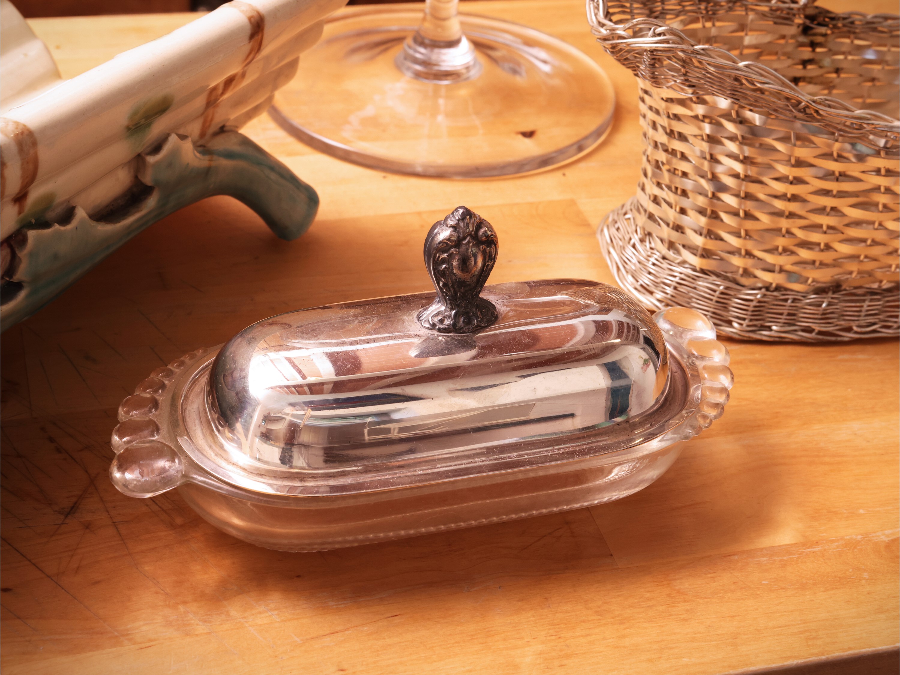 Set da tavola, accessori in vetro e ceramica smaltata