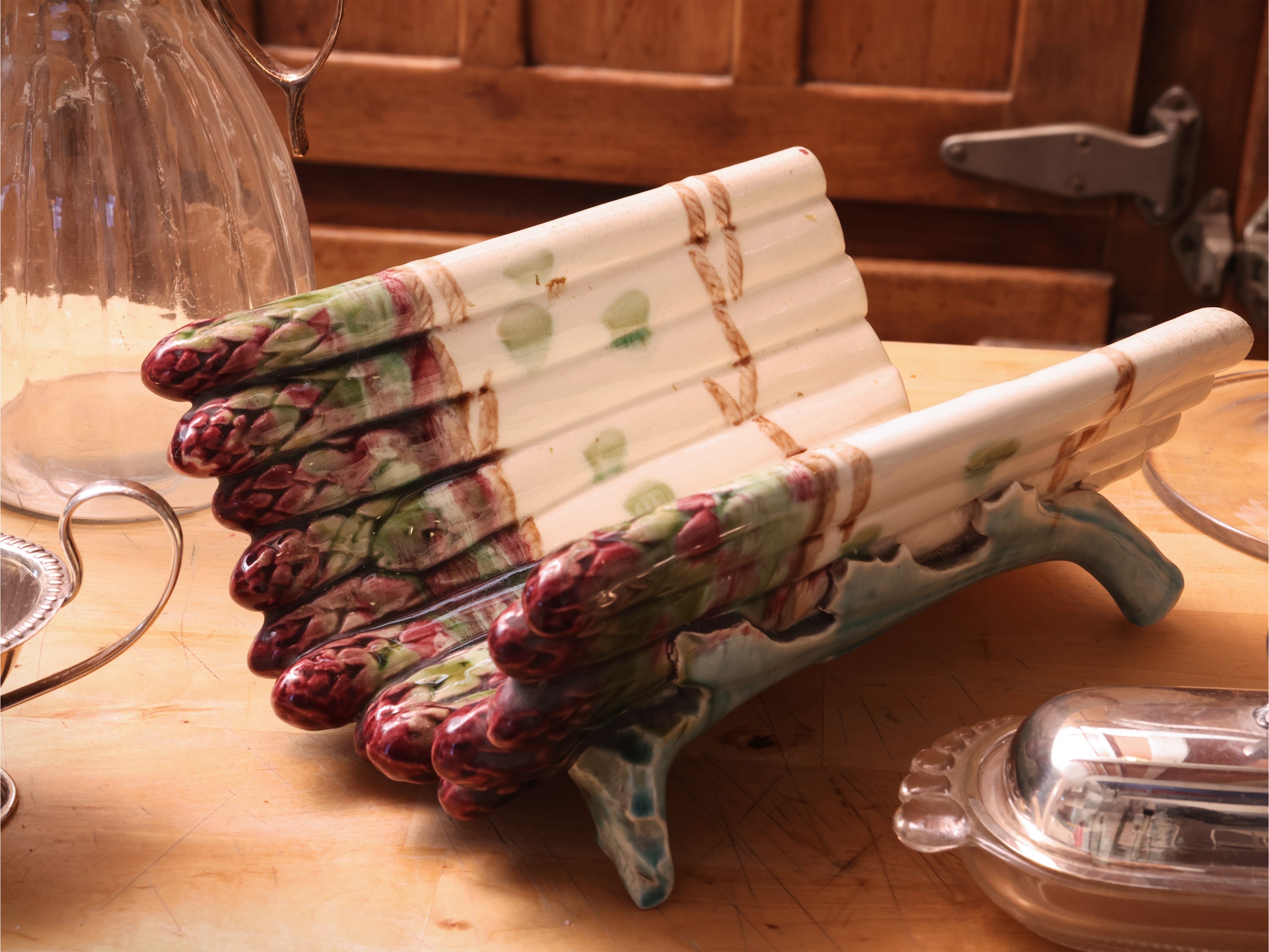 Set da tavola, accessori in vetro e ceramica smaltata