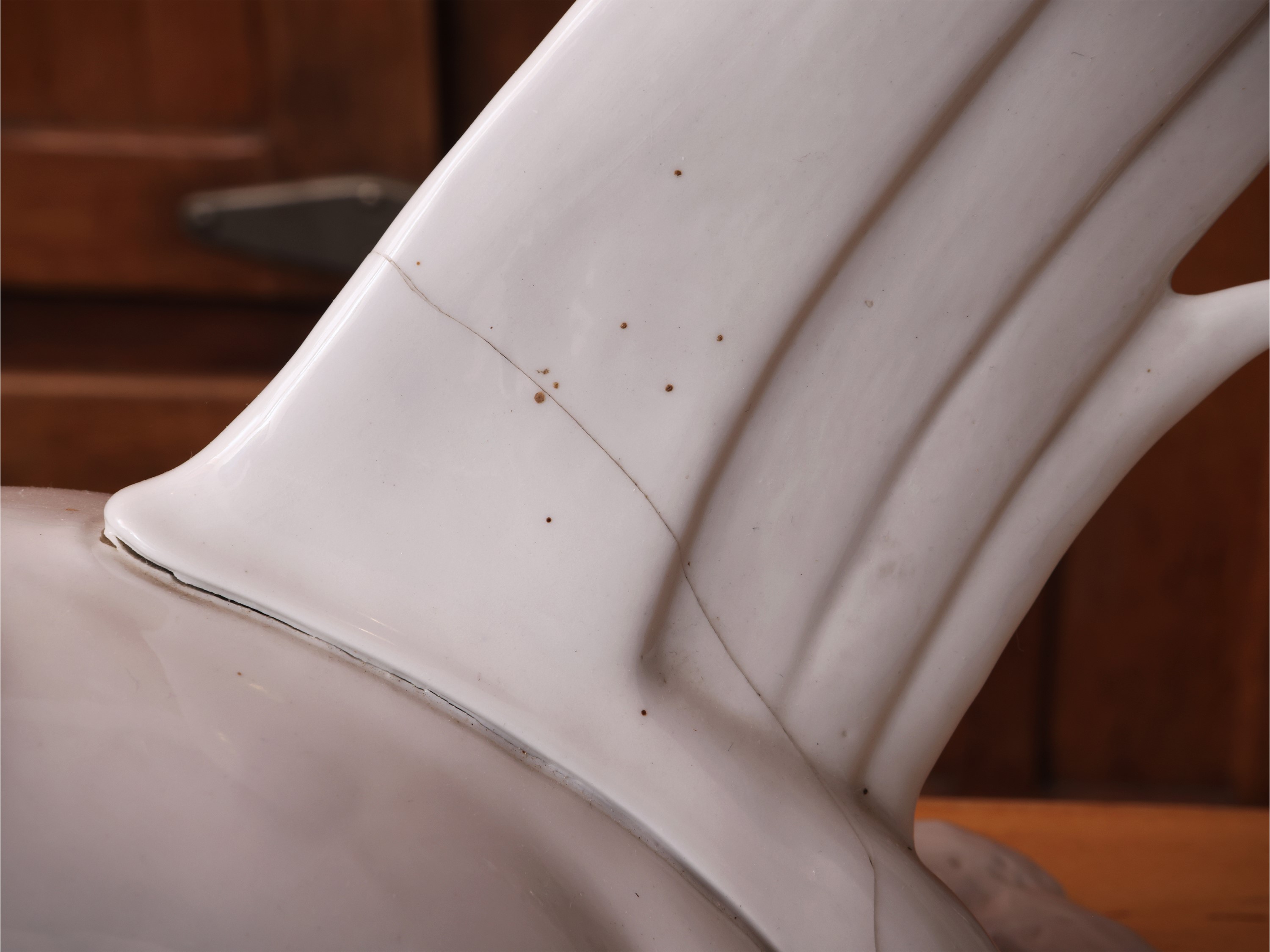 Accessori in ceramica bianca animalier, probabili coperchi di vassoi da portata