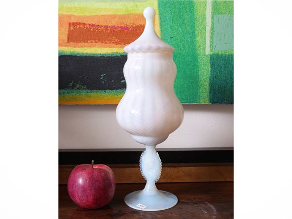 Vaso in vetro soffiato lattimo
