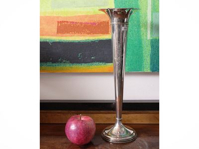 Fioriera in argento sterling, cesellata con monogramma