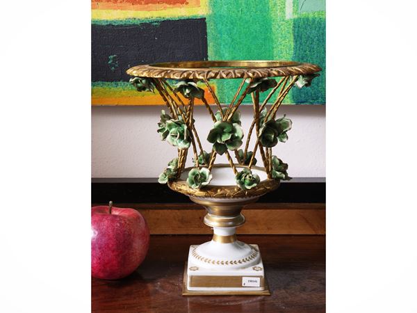 Medici vase in gold-highlighted porcelain