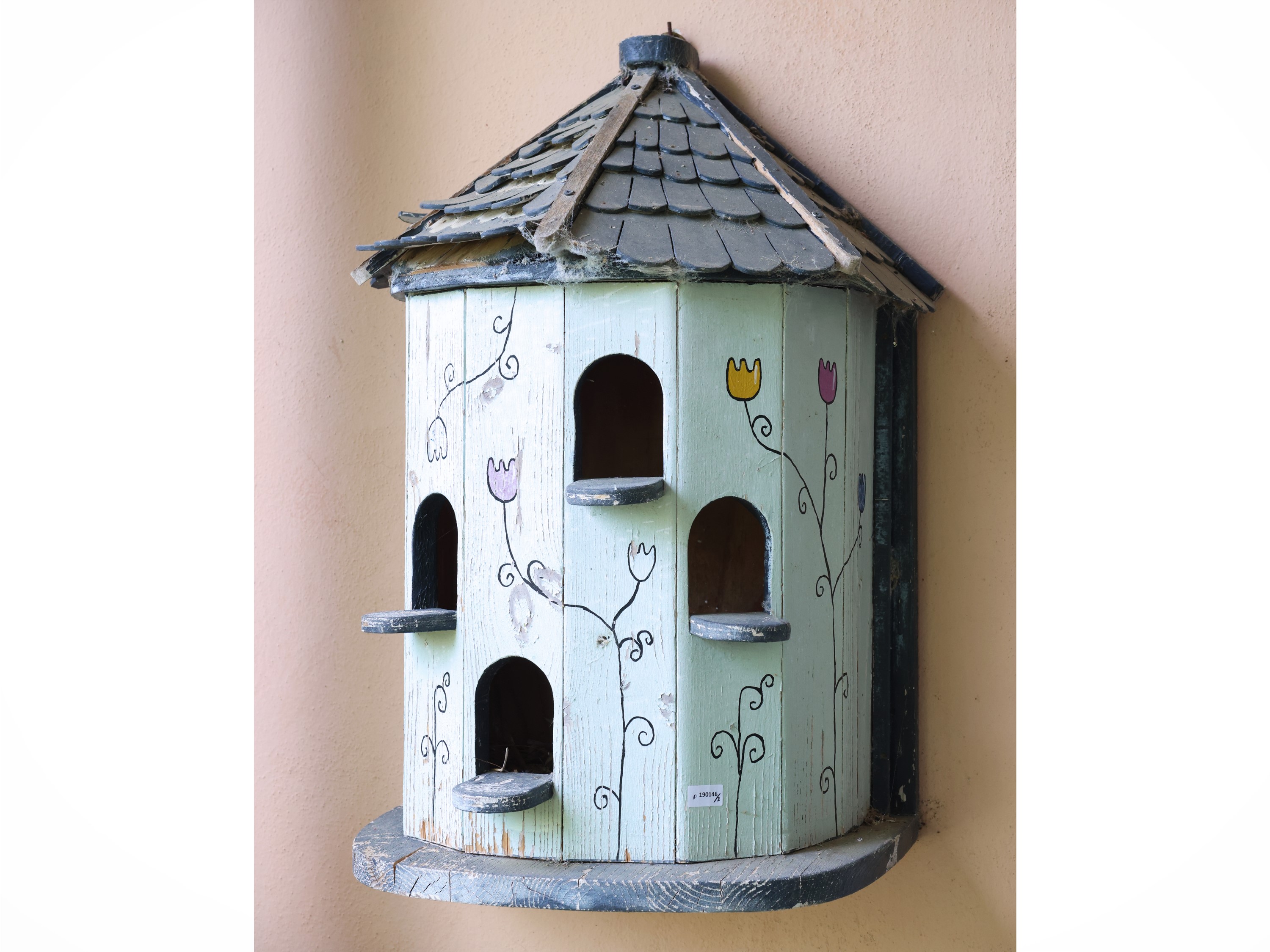 Arredi da giardino, casetta pensile in legno dipinto per uccellini e rana in terracotta