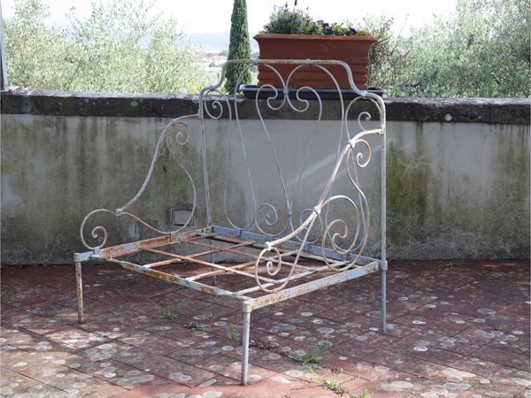 Grande poltrona da giardino in ferro battuto laccato azzurro