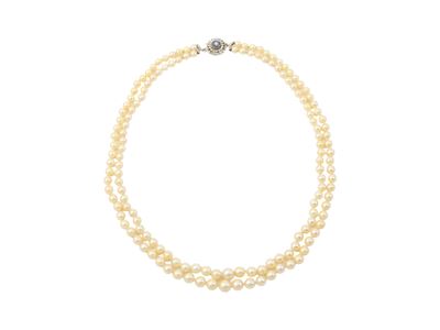 Collana a due fili di perle bianche coltivate, diamante taglio brillante (ct 0,02 circa) e oro bi...