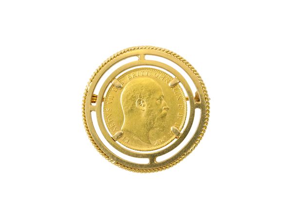 Spilla in oro giallo 18Kt con sterlina al centro  - Asta Gioielli e Orologi - Maison Bibelot - Casa d'Aste Firenze - Milano