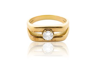 Anello in oro giallo 18 kt con diamante, taglio brillante (ct 0,66 circa) — misura 26