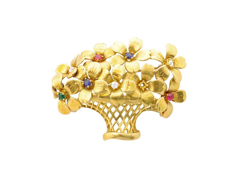 Spilla in oro giallo 18 Kt a forma di cestino di fiori con pietre policrome, anni '60