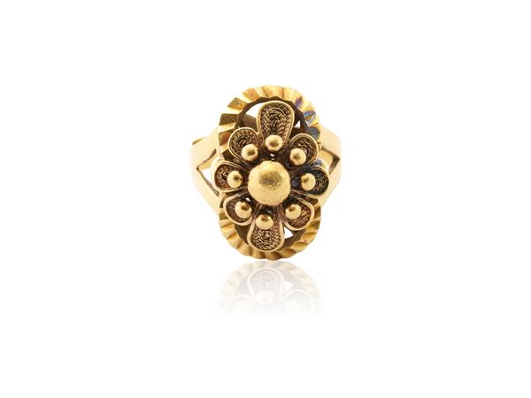 18Kt yellow gold ring with flower