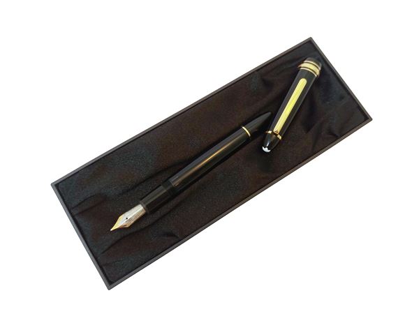 Montblanc - Meisterstuck 4810 Gold Le Grand fountain pen