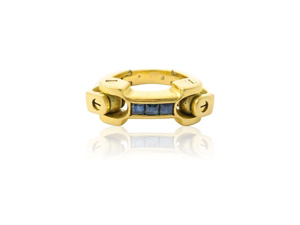 Anello in stile Cartier in oro giallo e tre zaffiri