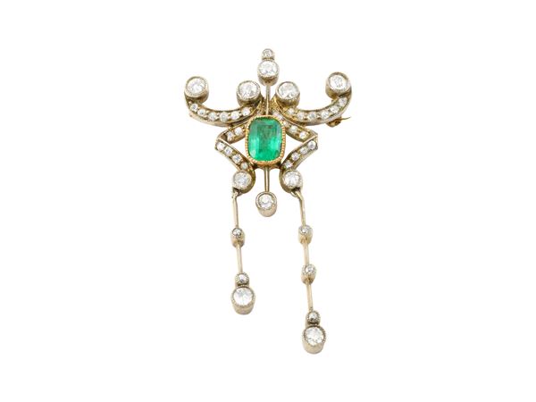 Spilla-pendente in oro 18Kt bianco e giallo, smeraldo e diamanti