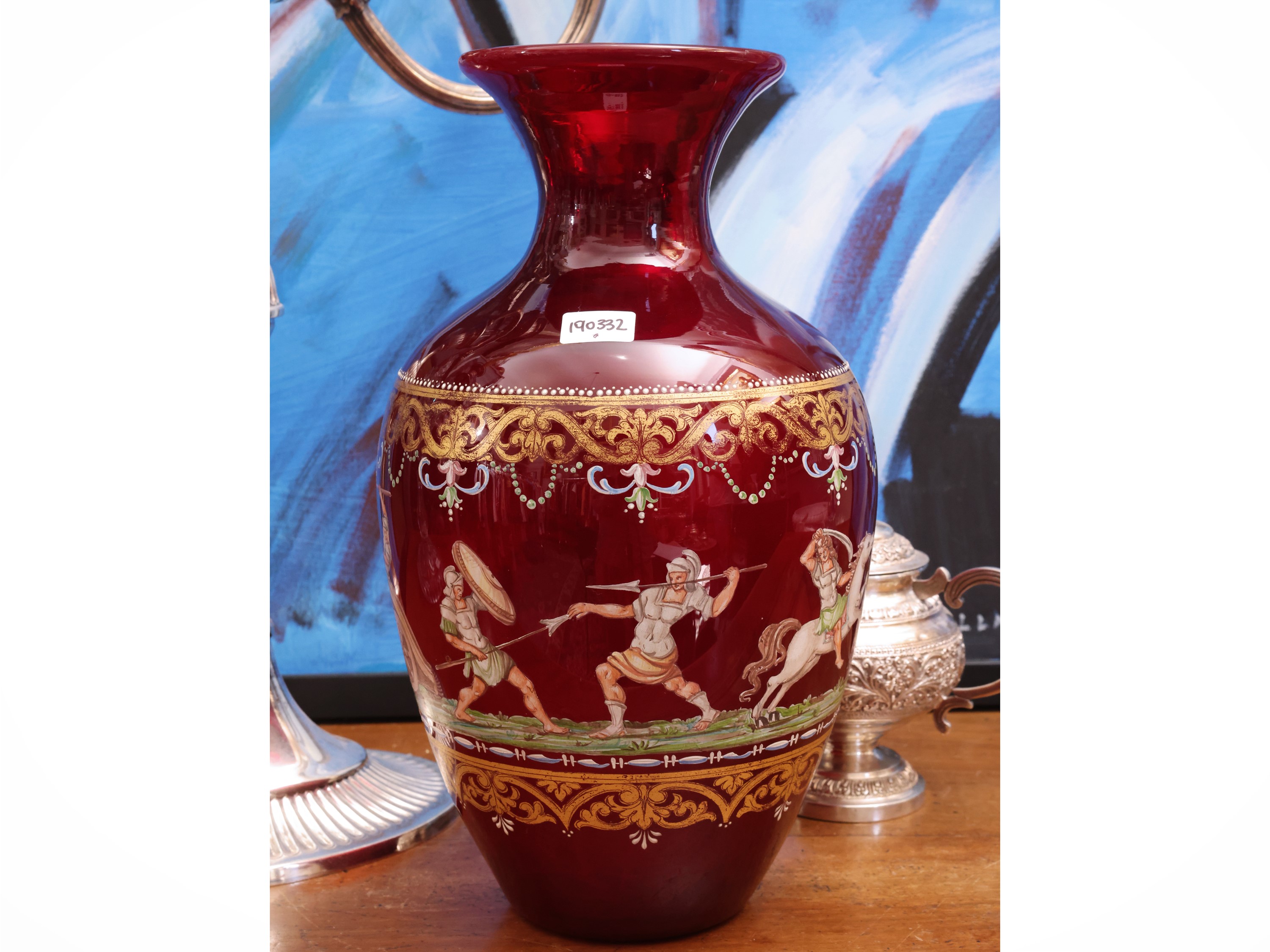 Vaso in vetro soffiato rosso rubino, produzione veneziana (Murano), prima metà del XX secolo