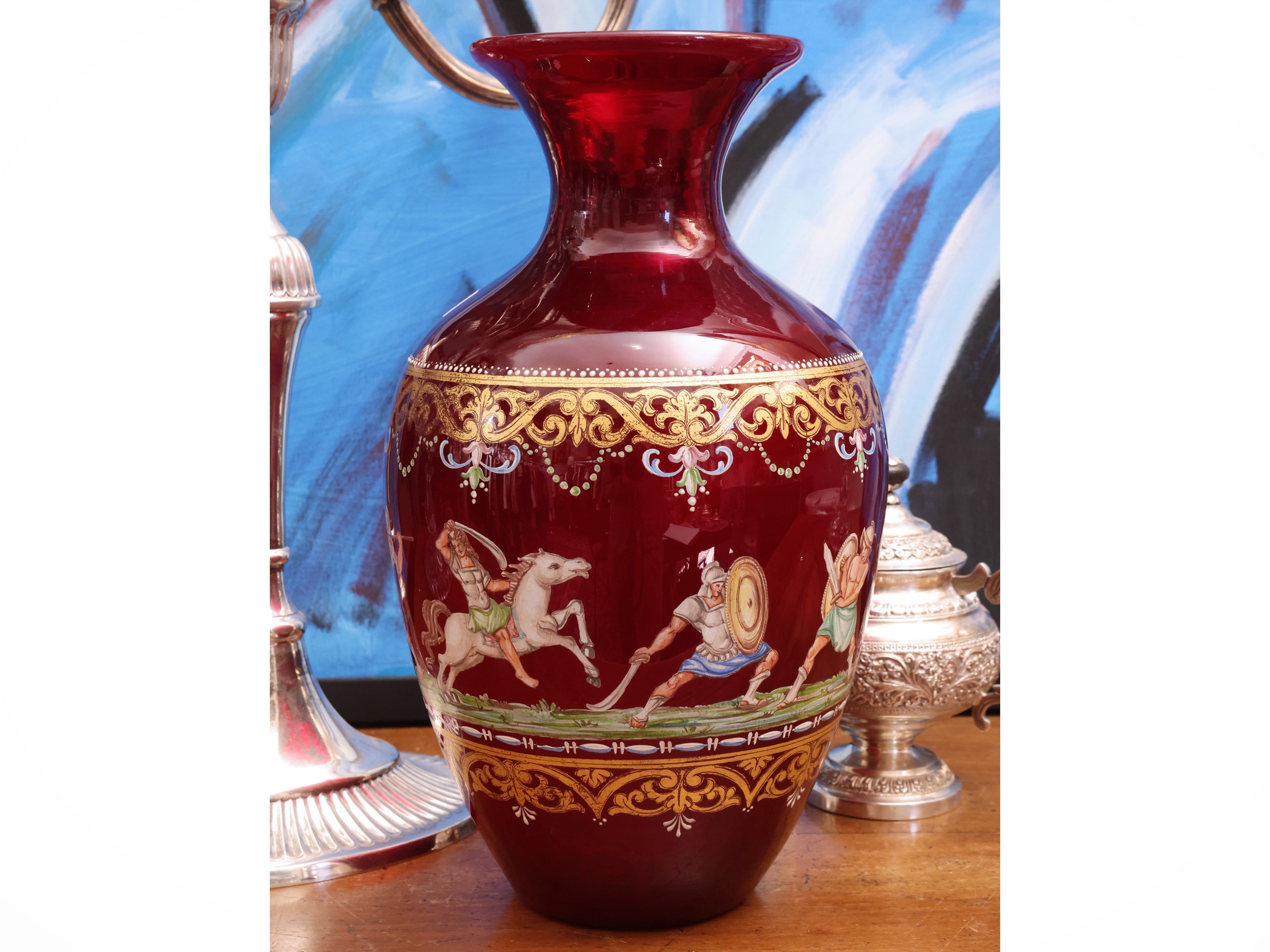 Vaso in vetro soffiato rosso rubino, produzione veneziana (Murano), prima metà del XX secolo