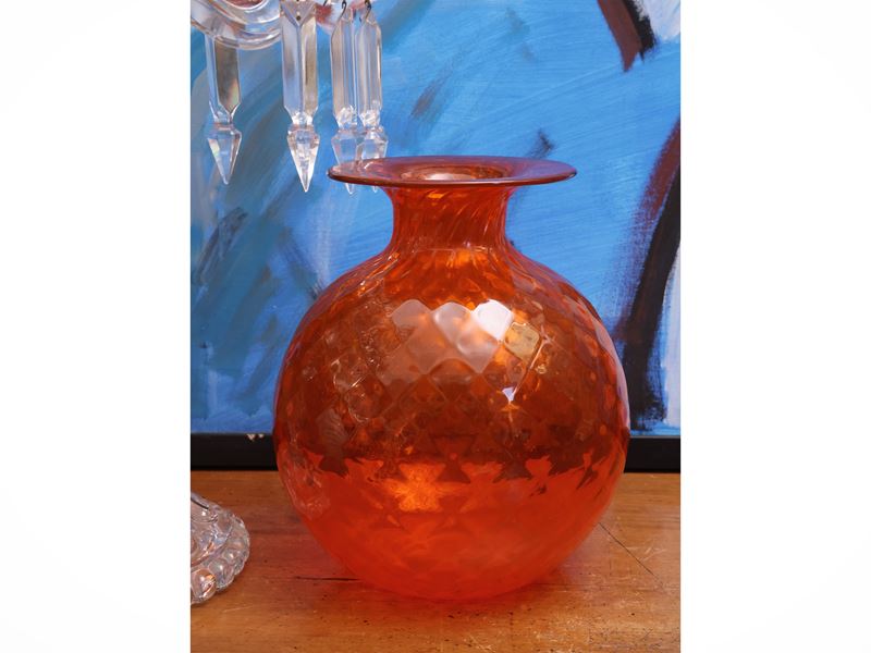 Venini, Vaso “balloton” in vetro soffiato arancio brillante (Murano, 1999)