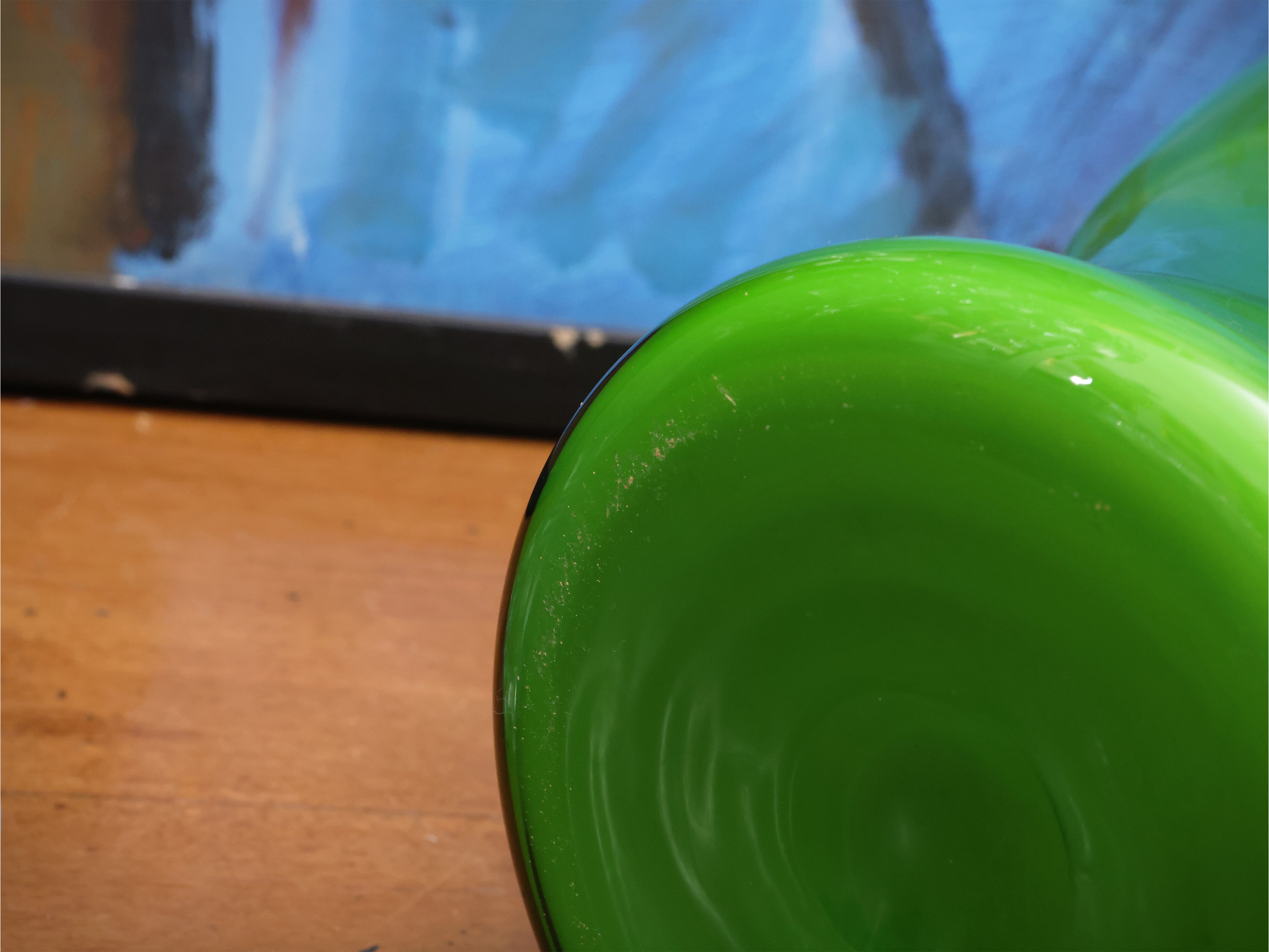 Vaso Venini, vetro soffiato verde acido (Murano, seconda metà del XX secolo), h 37 cm