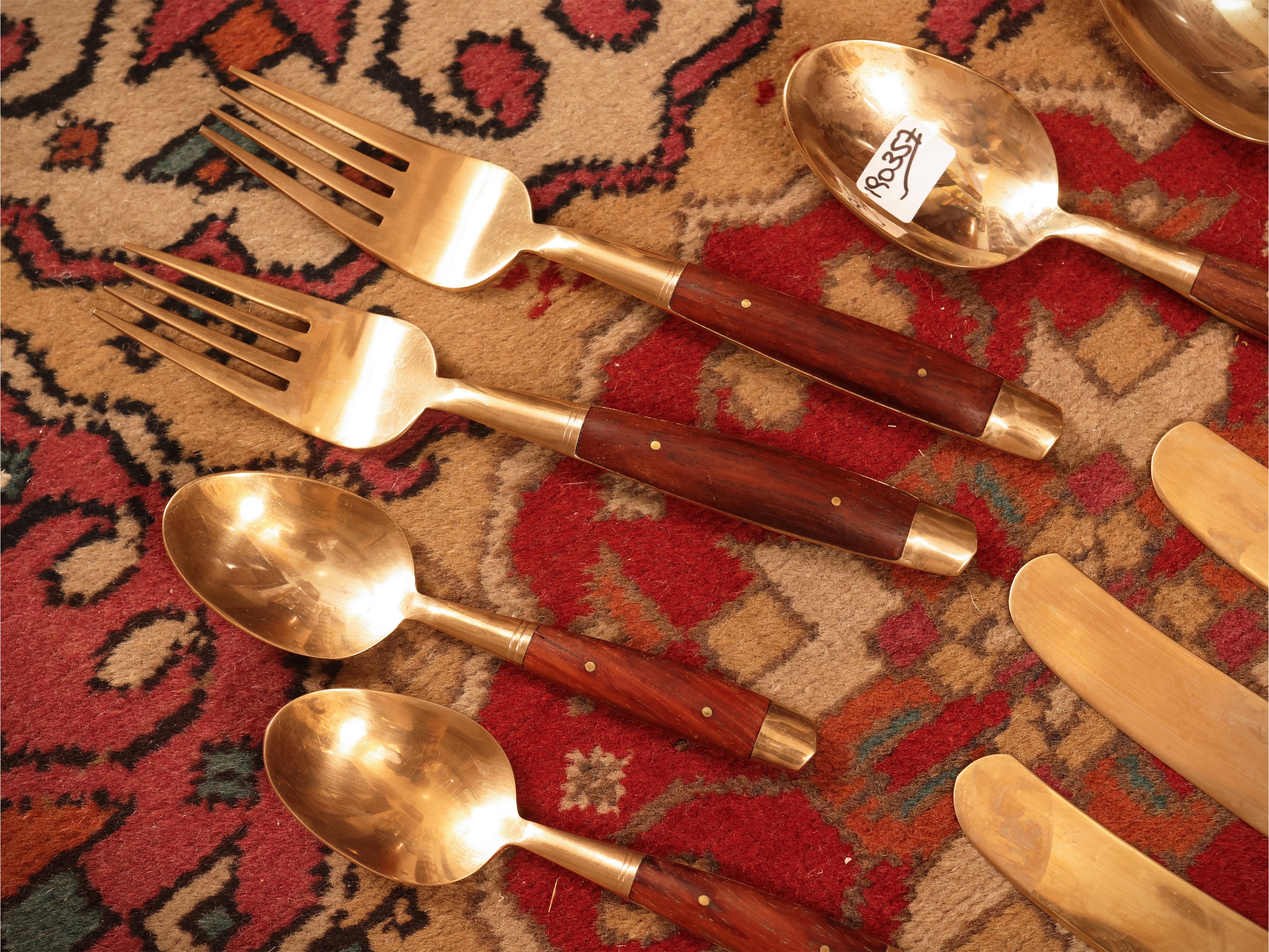Servizio di posate, metallo dorato e legno (12 forchette, 12 coltelli, 6 cucchiai, 6 cucchiaini)