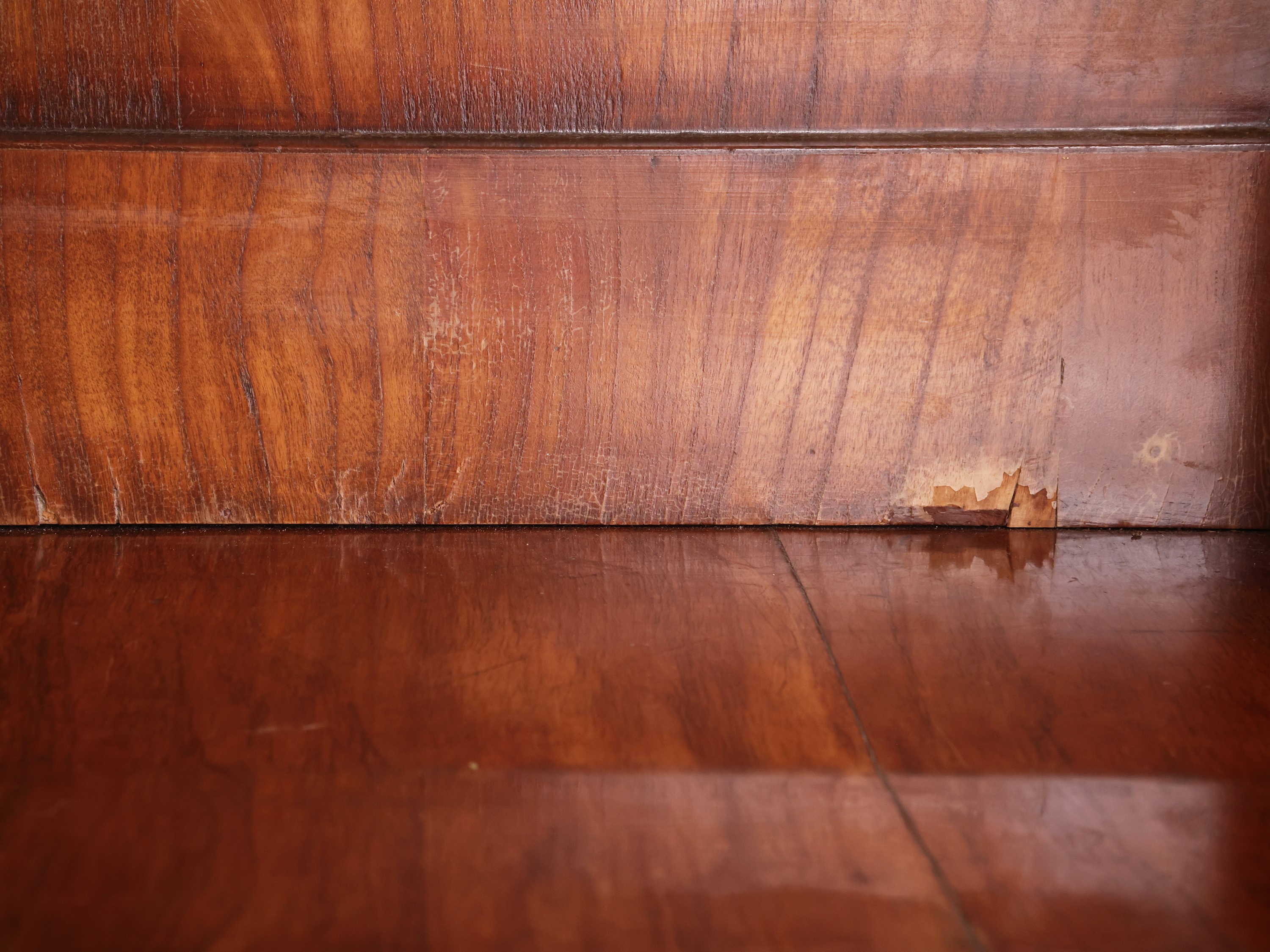 Specchiera in Noce