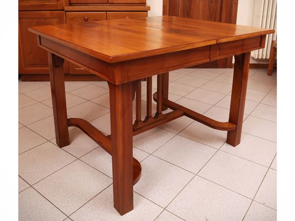 Extendable cherry wood dining table