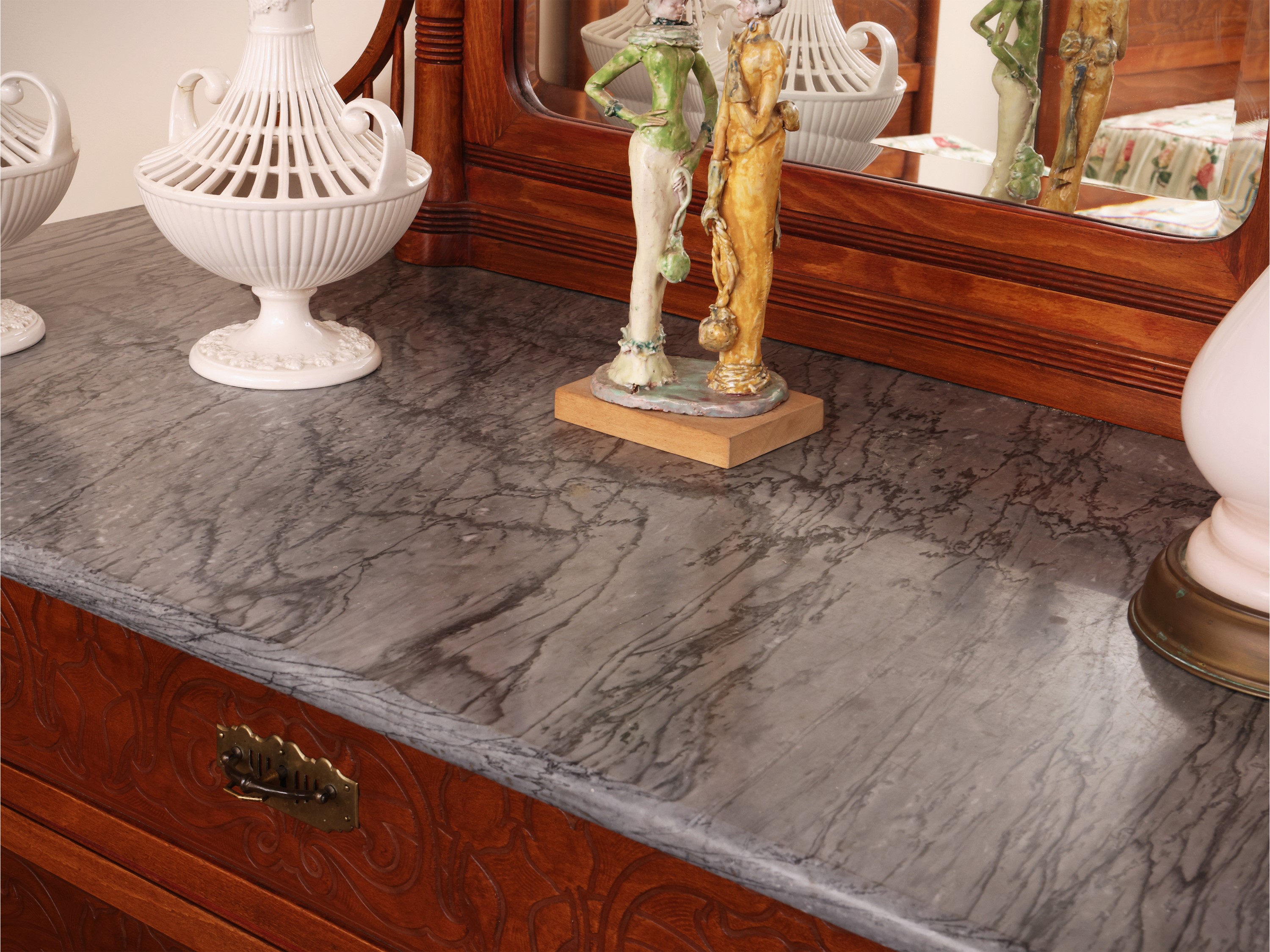 Cassettone con Alzata in Faggio in Stile Liberty