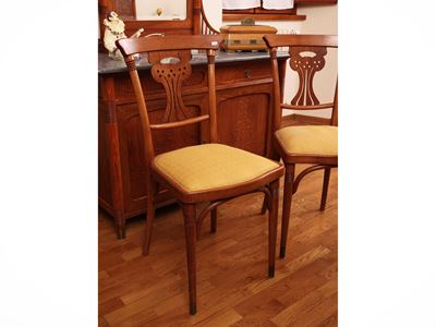 Coppia di Sedie in Faggio in Stile Liberty