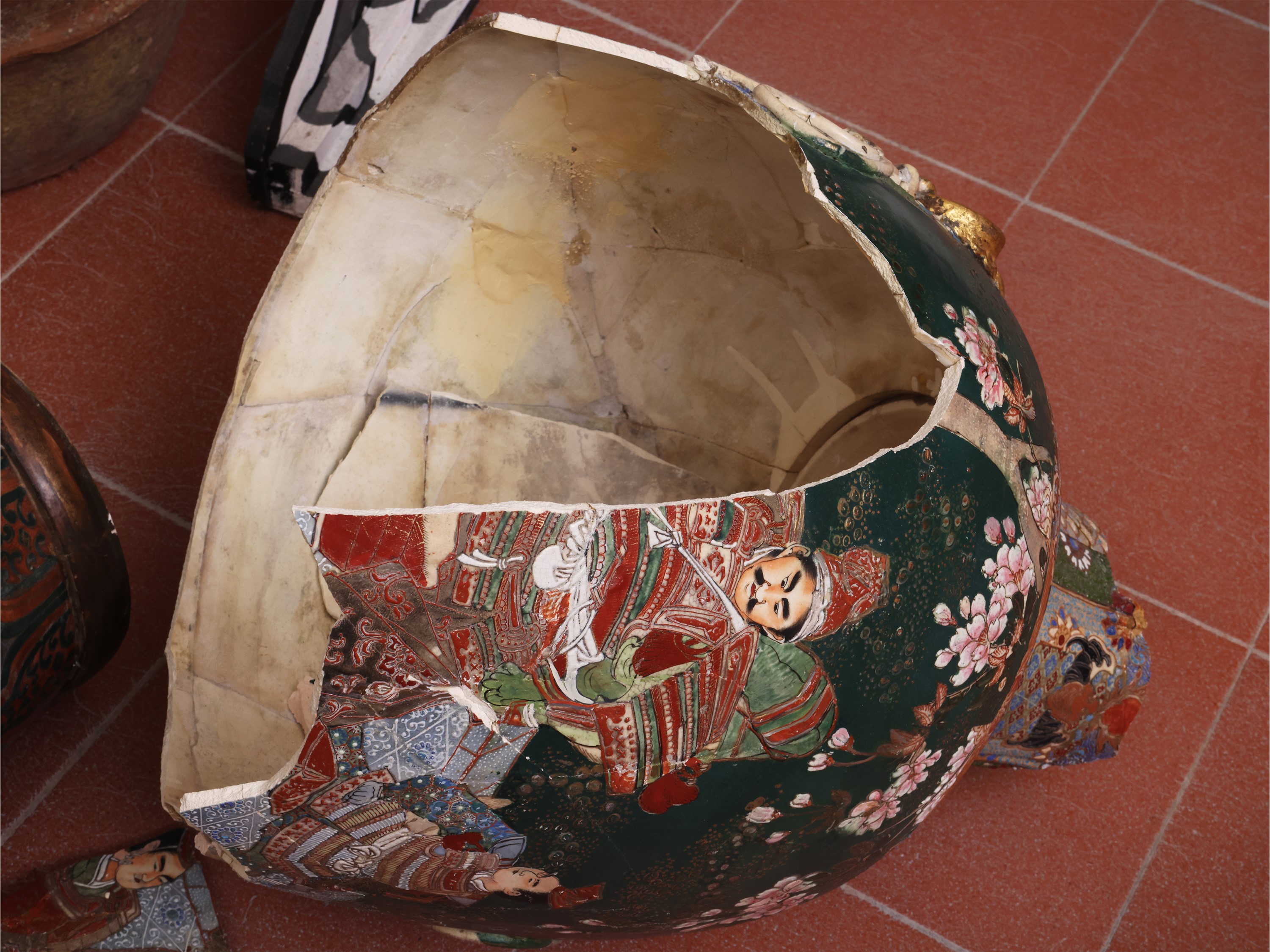 Cina, Grande vaso in porcellana, XX secolo