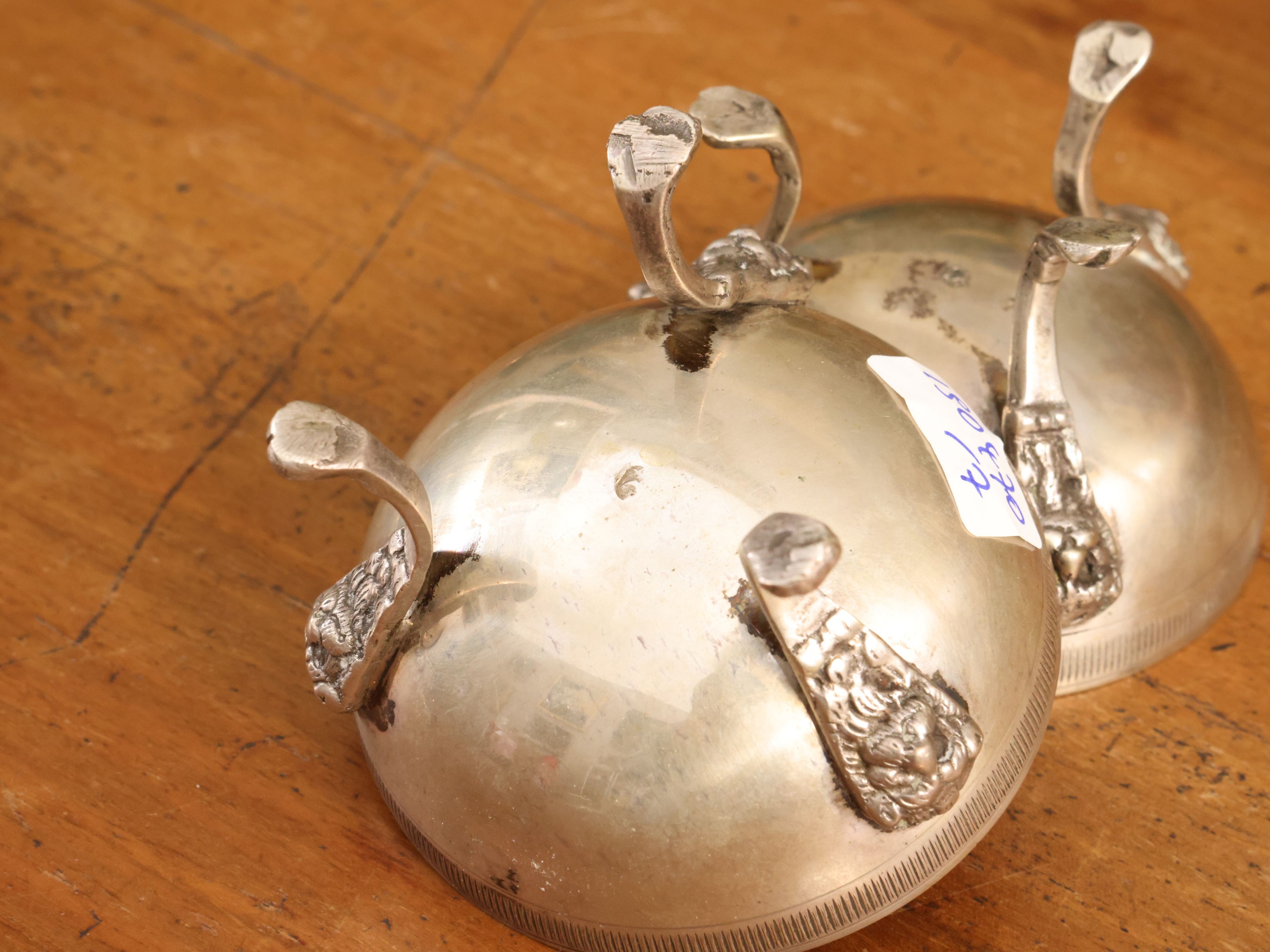 Serie di quattro saliere in argento su tripodi con gambe zoomorfe, Italia centrale, XIX secolo