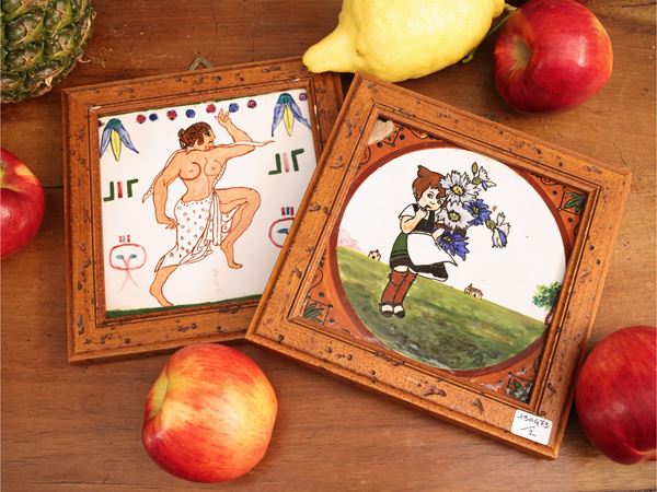 Coppia di piastrelle iin ceramica smaltata