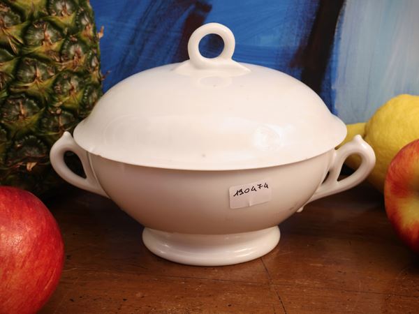 Small Ginori porcelain box