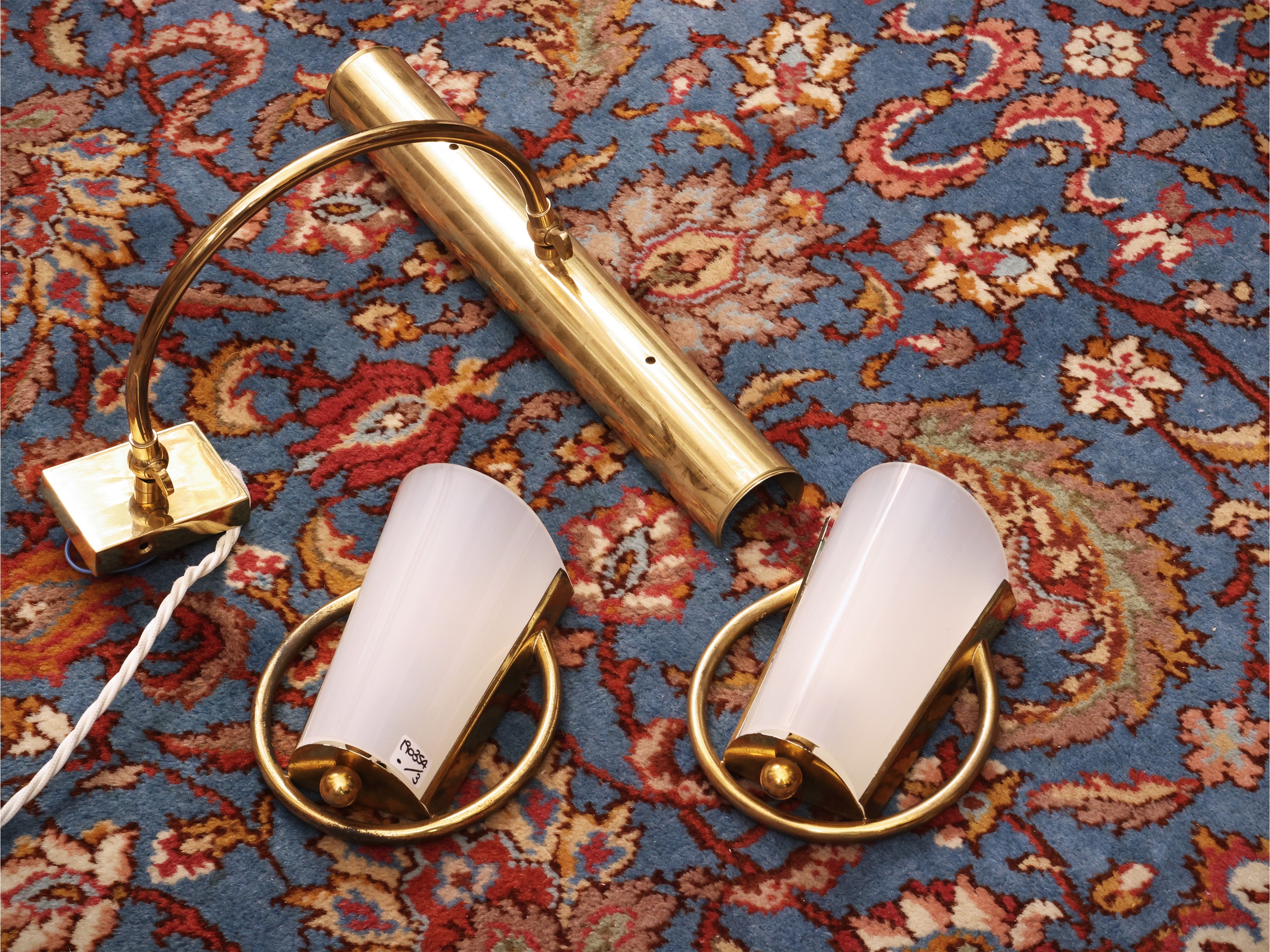Applique in ottone, braccio orientabile