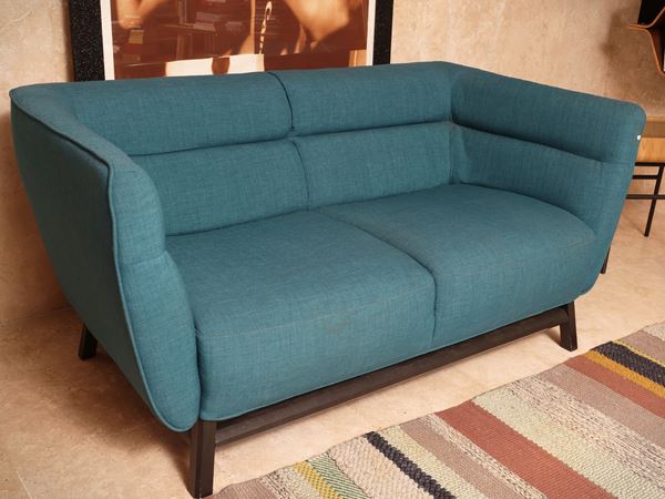 Divano imbottito in tessuto color ottanio, Natuzzi
