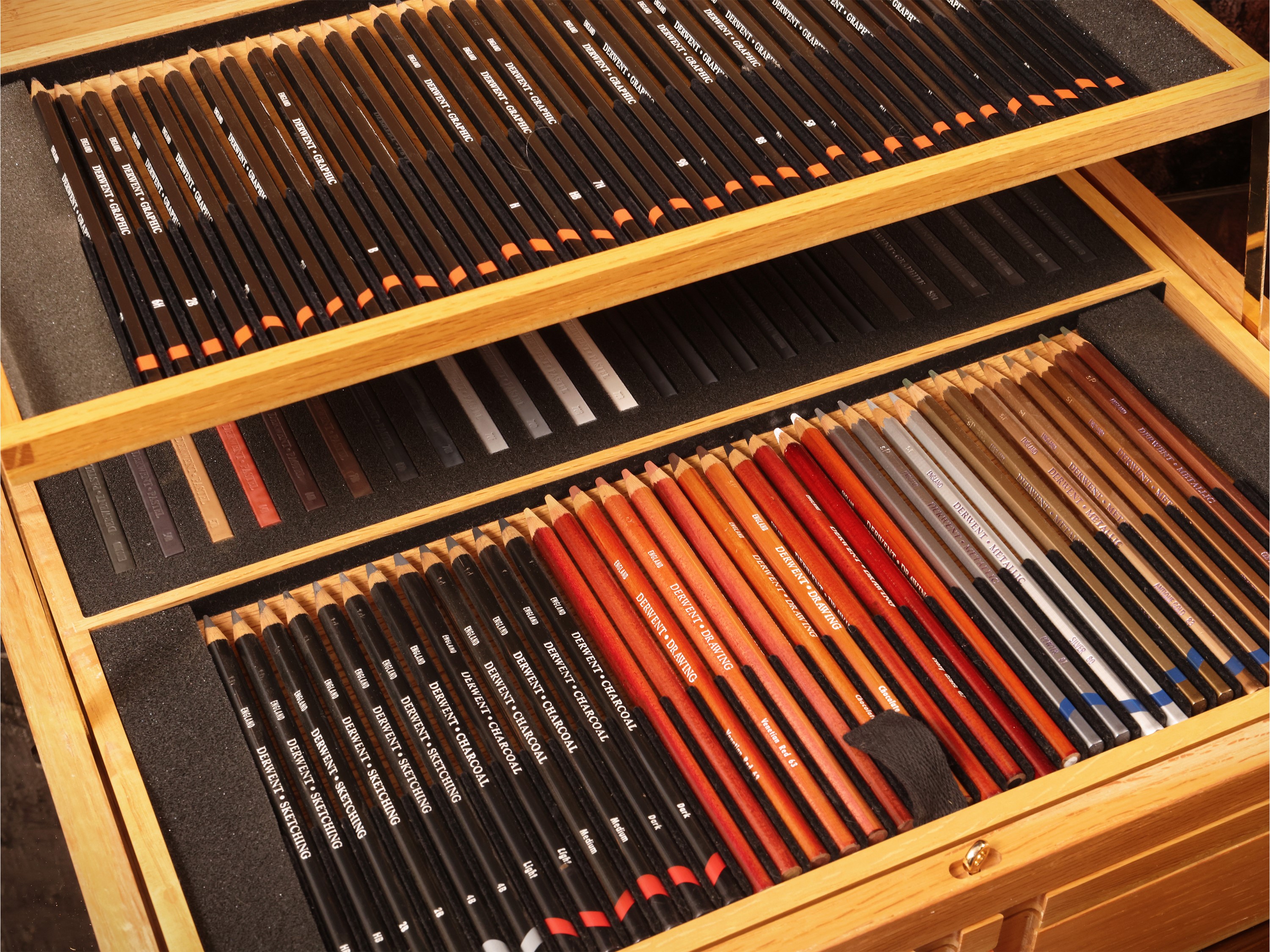 Grande scatola/cassettiera in legno per colori da pittura