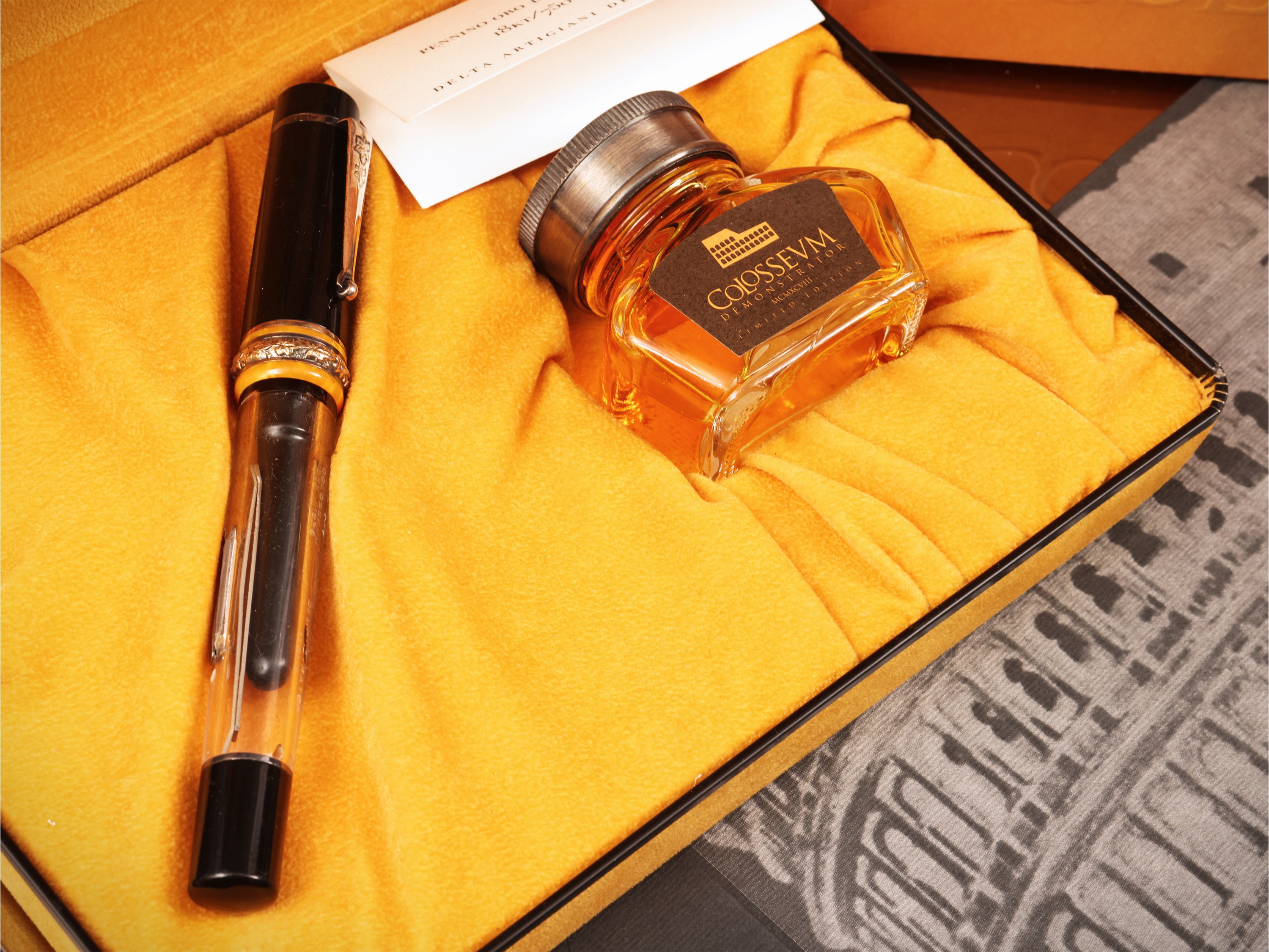 Set per scrittura con penna stilografica e flacone d’inchiostro, Colosseum