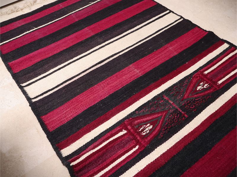Tappeto Kilim a fasce, magenta, bianco e nero (cm 305x135)