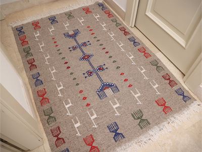 Kilim, Coppia di tappeti con motivi geometrici e figurativi stilizzati