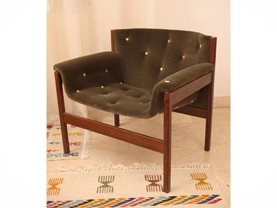 Tito Agnoli per Cinova, Poltrona in velluto verde oliva con borchie multicolore (rivestimento non...