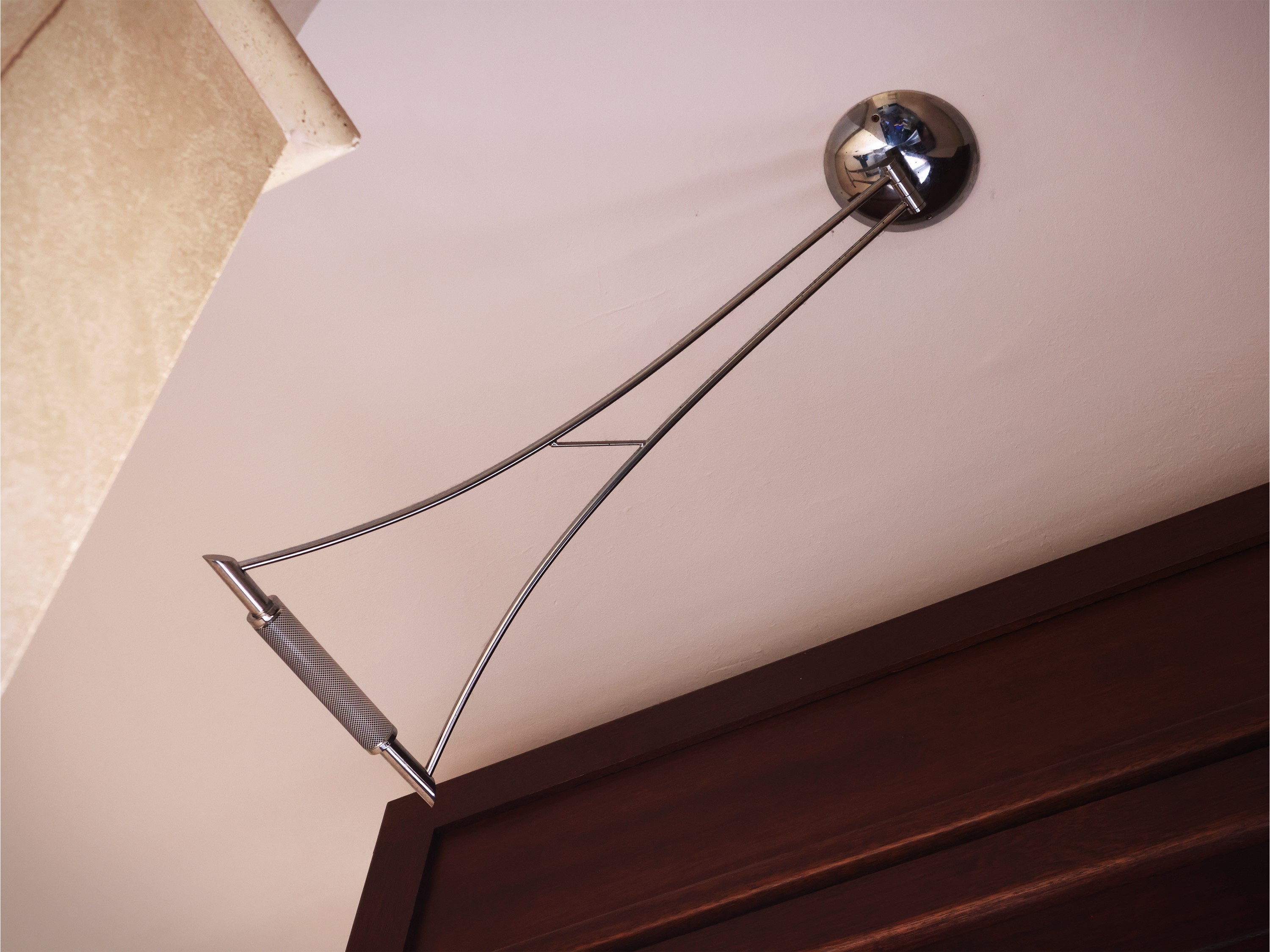 Lampadari in acciaio cromato, bracci orientabili (coppia)