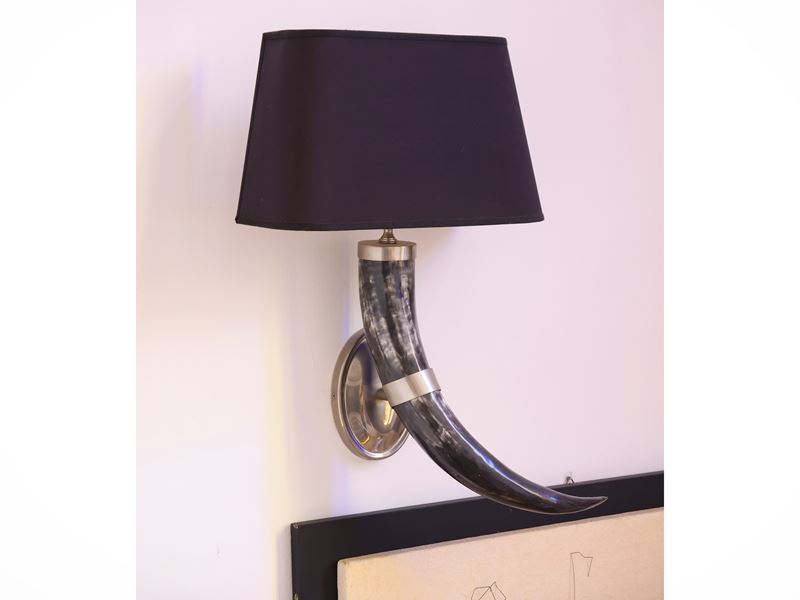 Selezioni Domus by Flair, Coppia di applique in metallo e corno con paralume in tessuto nero