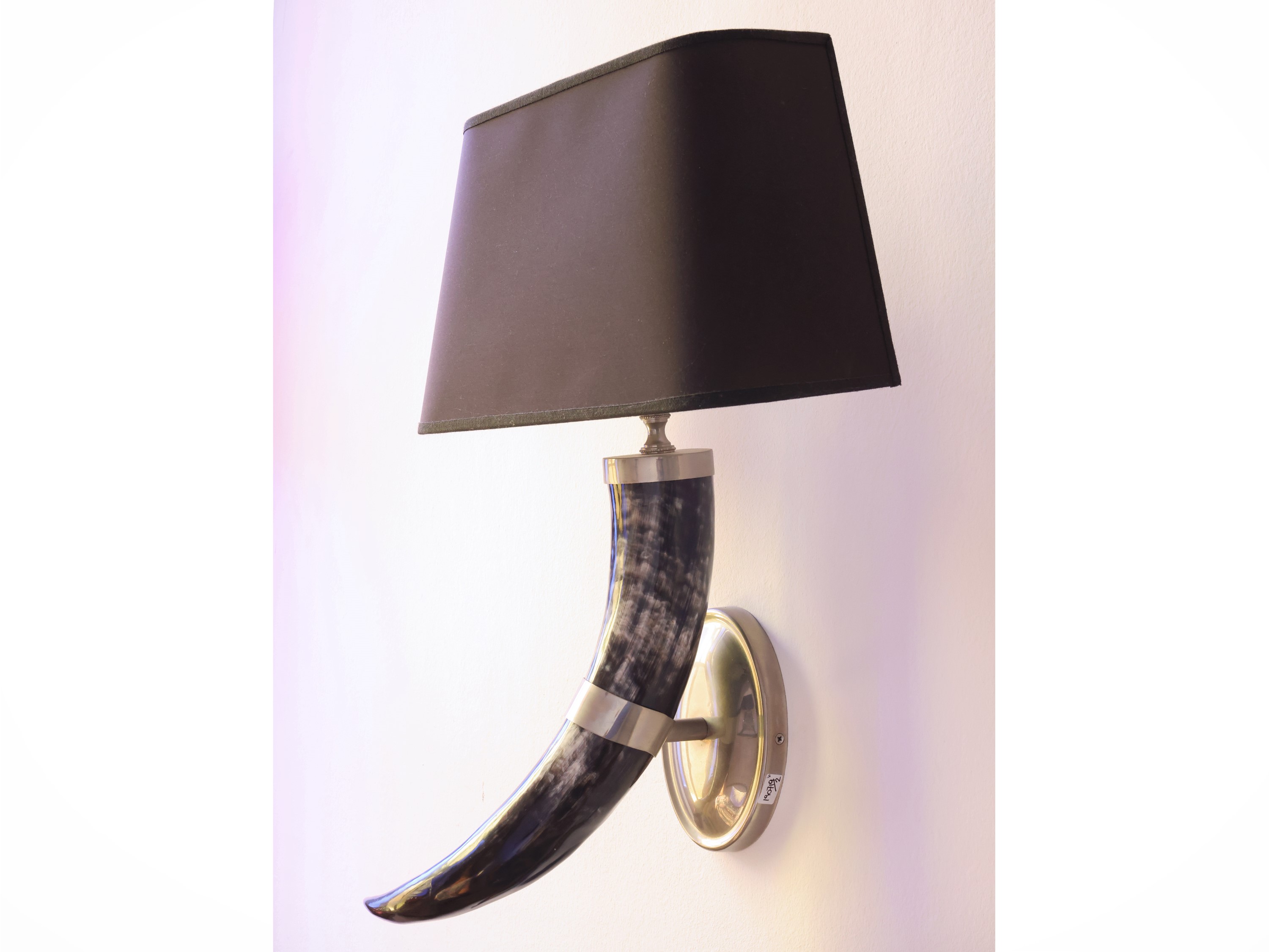 Selezioni Domus by Flair, Coppia di applique in metallo e corno con paralume in tessuto nero